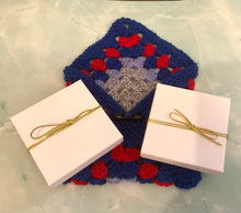 Load image into Gallery viewer, Coral Bead & Mother of Pearl Jewelry Gift Set