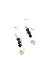 Load image into Gallery viewer, Pearl and Black Spinel Gemstone Bead Earrings