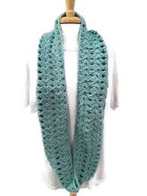 Load image into Gallery viewer, Sage Green Bulky Shell Cowl