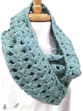 Load image into Gallery viewer, Sage Green Bulky Shell Cowl