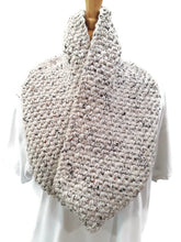 Load image into Gallery viewer, Oatmeal Bulky Cowl