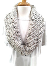 Load image into Gallery viewer, Oatmeal Bulky Cowl