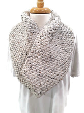 Load image into Gallery viewer, Oatmeal Bulky Cowl