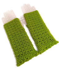 Load image into Gallery viewer, Scalloped Fingerless Gloves - Kiwi