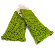Load image into Gallery viewer, Scalloped Fingerless Gloves - Kiwi