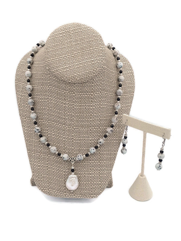 White Stone & Ceramic Bead Stretch Necklace and Earring Set