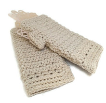 Load image into Gallery viewer, Textured Fingerless Gloves - Ivory
